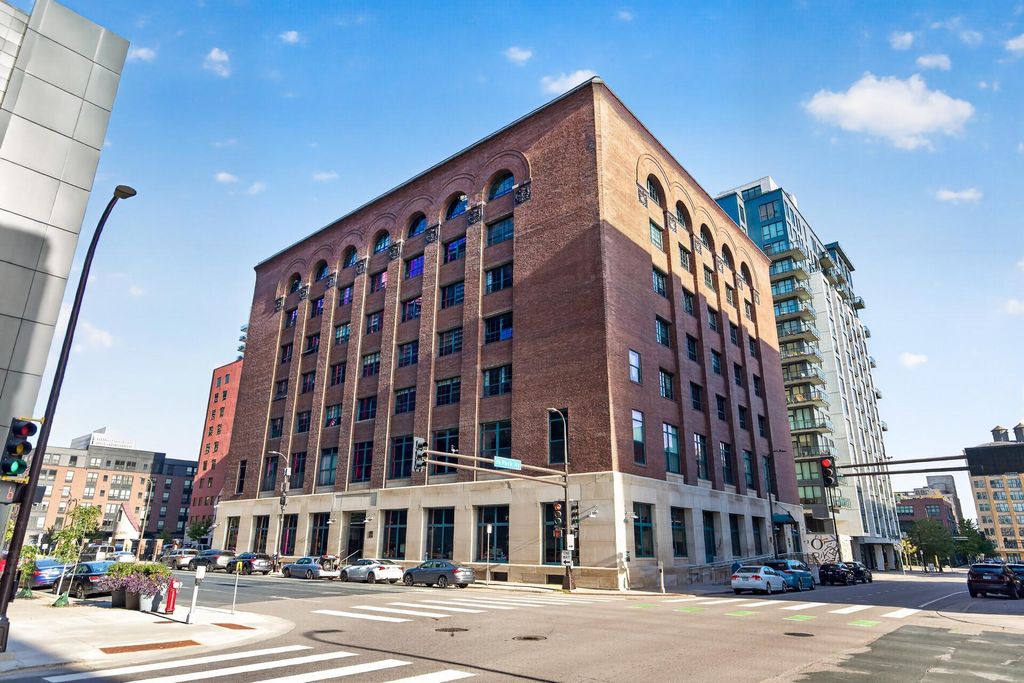 250 Park Avenue 215, Minneapolis, MN 55415 — exterior