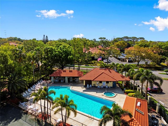 2506 HAMMOCK COURT 2506, Clearwater, FL 33761