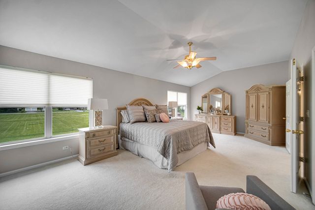 6 Yorkshire Court, Algonquin, IL 60102