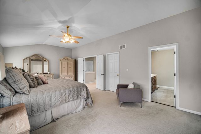 6 Yorkshire Court, Algonquin, IL 60102