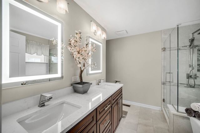 6 Yorkshire Court, Algonquin, IL 60102