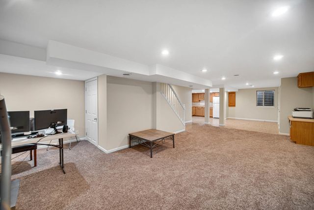 6 Yorkshire Court, Algonquin, IL 60102