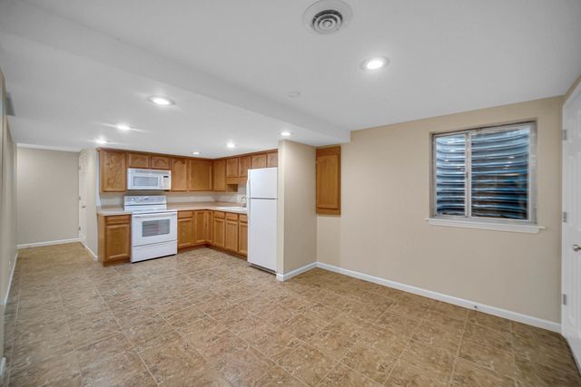 6 Yorkshire Court, Algonquin, IL 60102