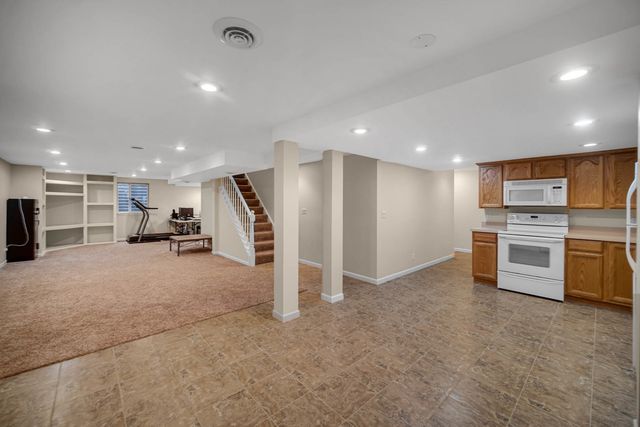 6 Yorkshire Court, Algonquin, IL 60102