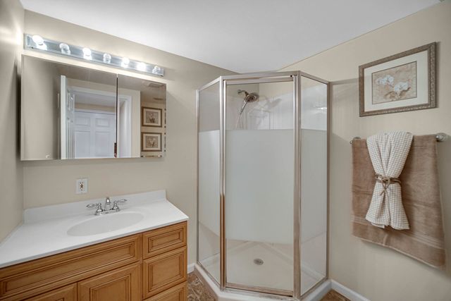 6 Yorkshire Court, Algonquin, IL 60102