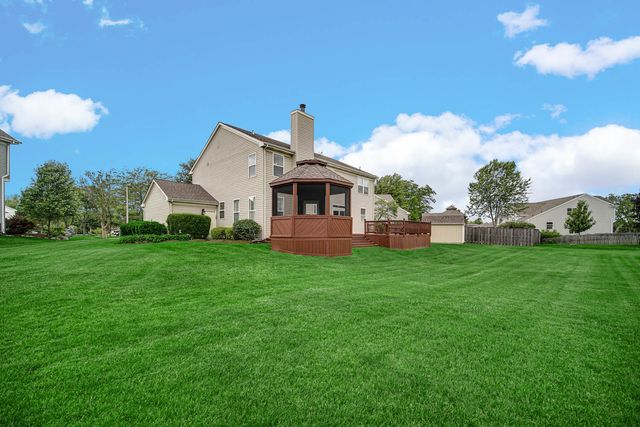 6 Yorkshire Court, Algonquin, IL 60102