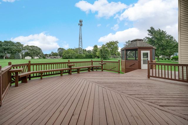 6 Yorkshire Court, Algonquin, IL 60102