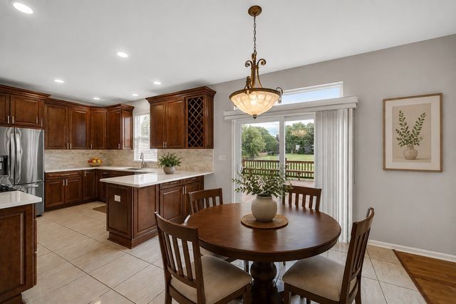 6 Yorkshire Court, Algonquin, IL 60102