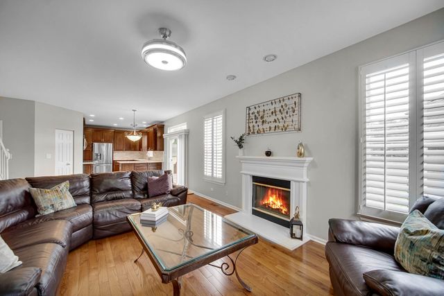 6 Yorkshire Court, Algonquin, IL 60102