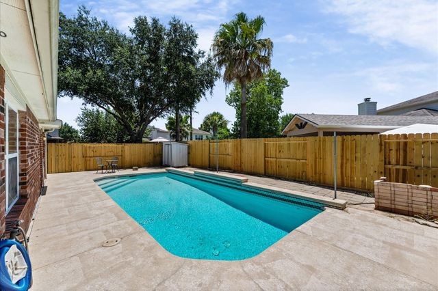 11819 S Brenton Knoll Drive, Tomball, TX 77375