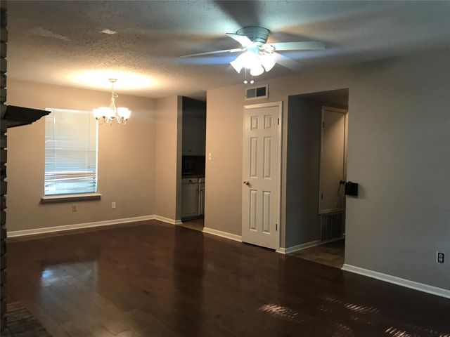 300 Jackson Avenue, Bossier City, LA 71112