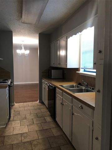 300 Jackson Avenue, Bossier City, LA 71112