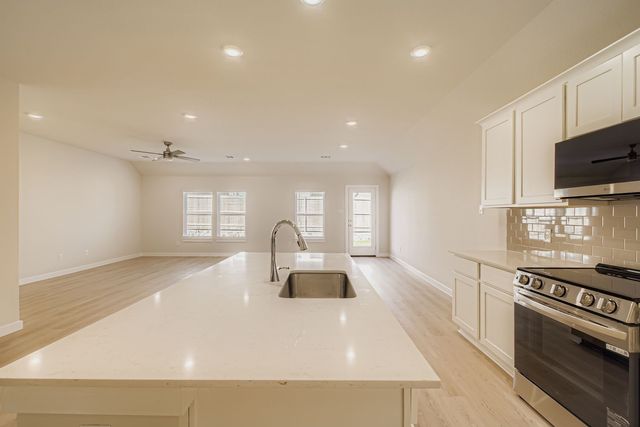 326 Amberville Drive, Red Oak, TX 75154