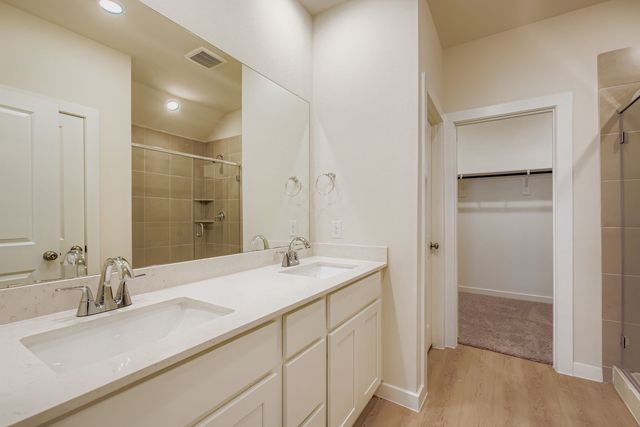 326 Amberville Drive, Red Oak, TX 75154