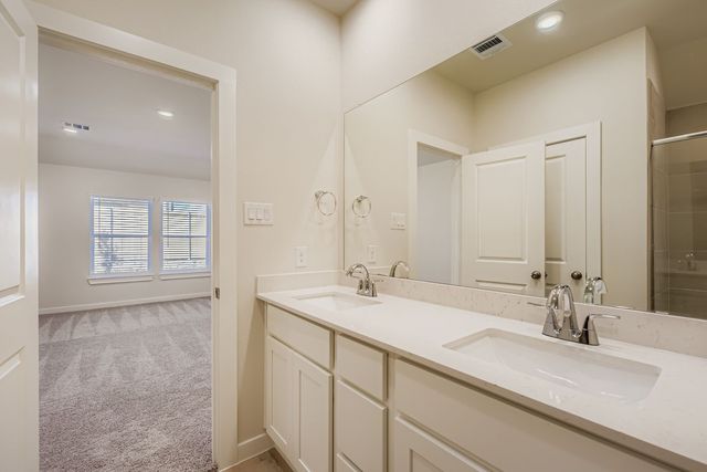 326 Amberville Drive, Red Oak, TX 75154