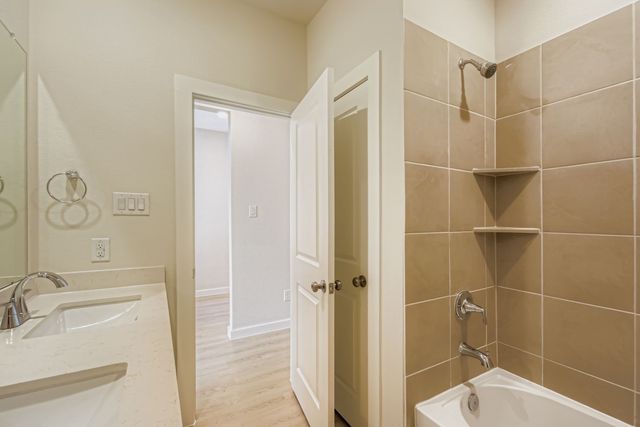 326 Amberville Drive, Red Oak, TX 75154