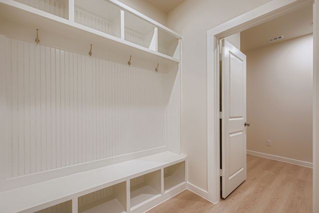 326 Amberville Drive, Red Oak, TX 75154