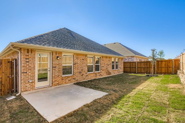 326 Amberville Drive, Red Oak, TX 75154