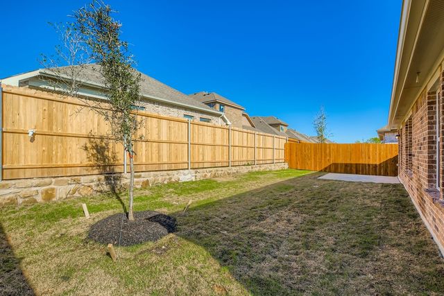 326 Amberville Drive, Red Oak, TX 75154