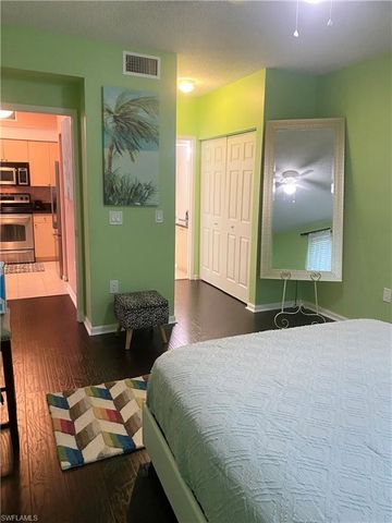 1105 Reserve CT 206, Naples, FL 34105