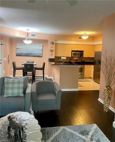 1105 Reserve CT 206, Naples, FL 34105