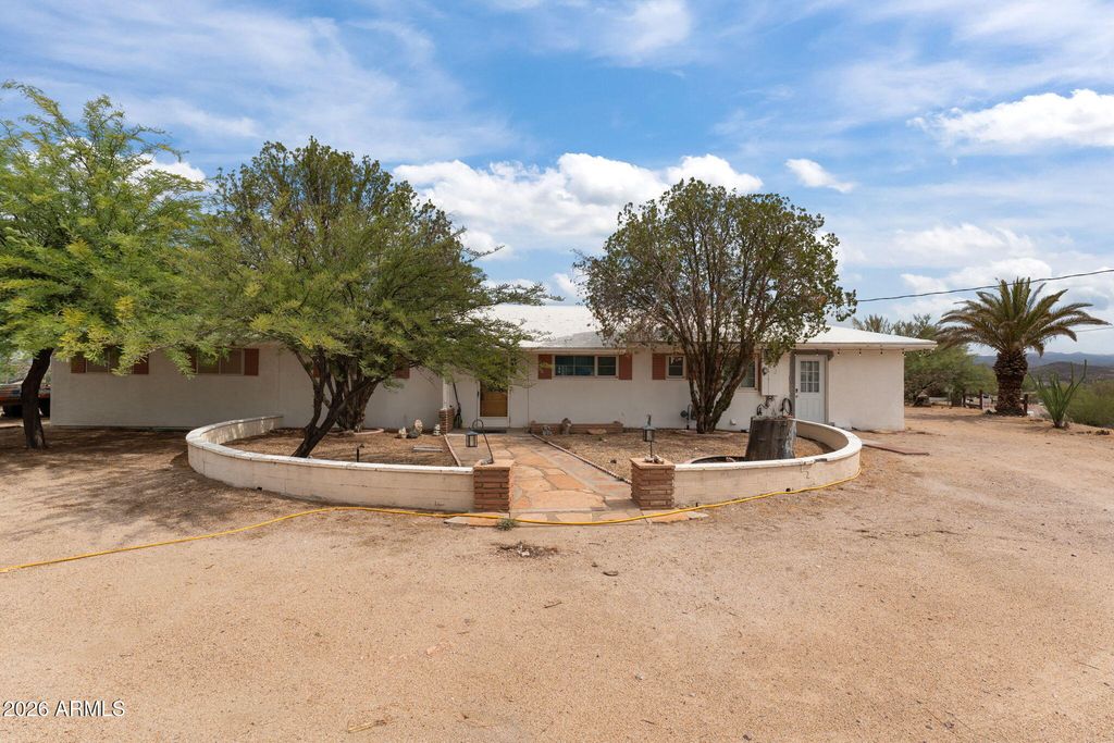 640 N HEIGHTS Road, Wickenburg, AZ 85390 — exterior