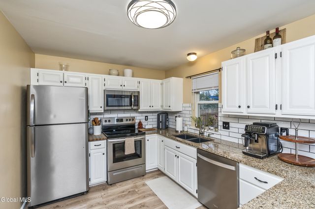39 Woodthrush Court, Milton, NY 12020