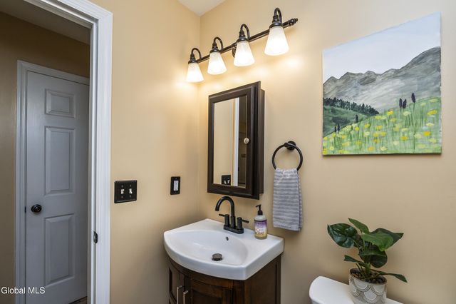 39 Woodthrush Court, Milton, NY 12020