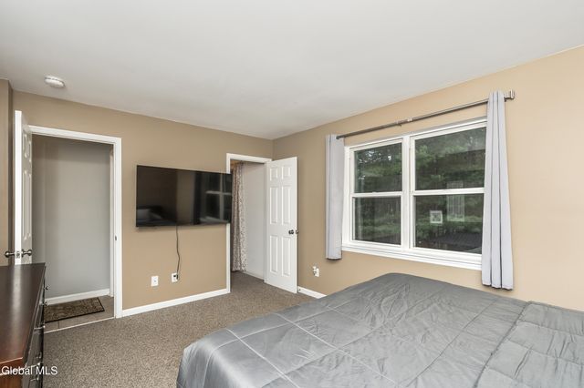 39 Woodthrush Court, Milton, NY 12020