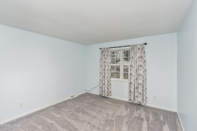 39 Woodthrush Court, Milton, NY 12020