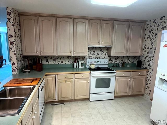 5 Woods Fort Court, Troy, MO 63379