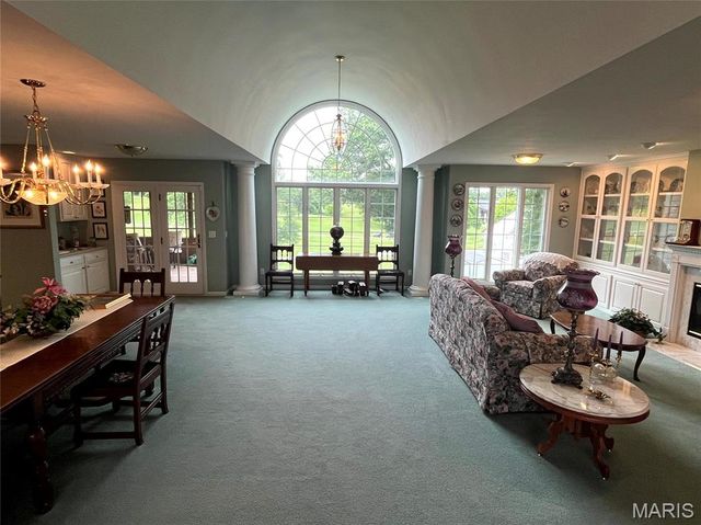 5 Woods Fort Court, Troy, MO 63379
