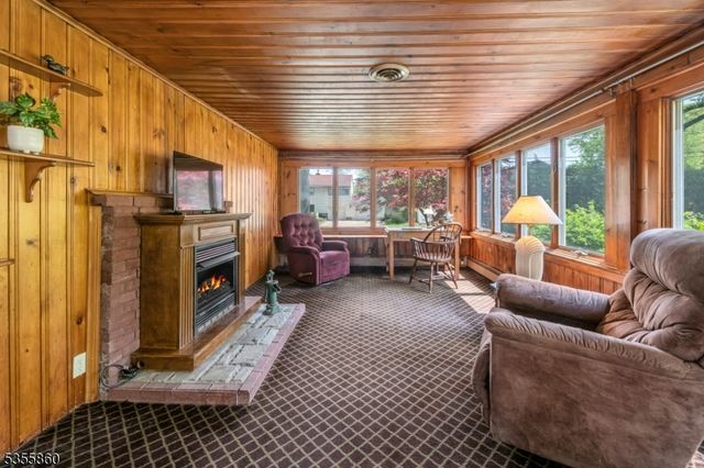 7 Chestnut Pl, Hohokus Boro, NJ 07423