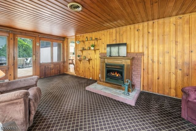 7 Chestnut Pl, Hohokus Boro, NJ 07423