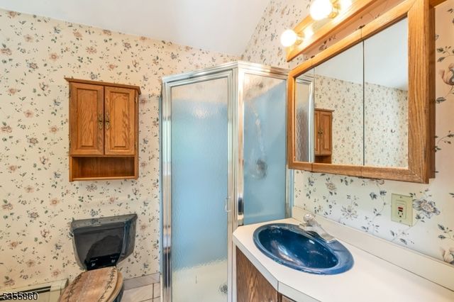 7 Chestnut Pl, Hohokus Boro, NJ 07423