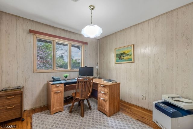 7 Chestnut Pl, Hohokus Boro, NJ 07423