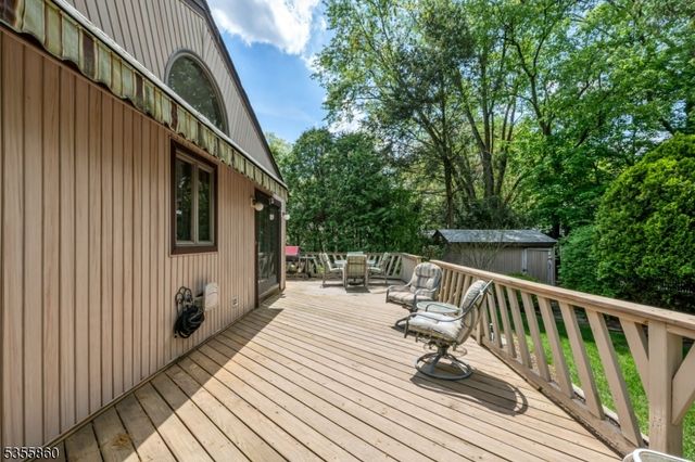 7 Chestnut Pl, Hohokus Boro, NJ 07423