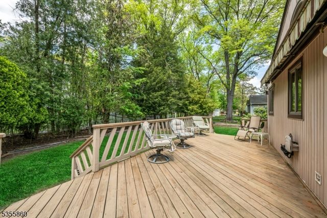 7 Chestnut Pl, Hohokus Boro, NJ 07423