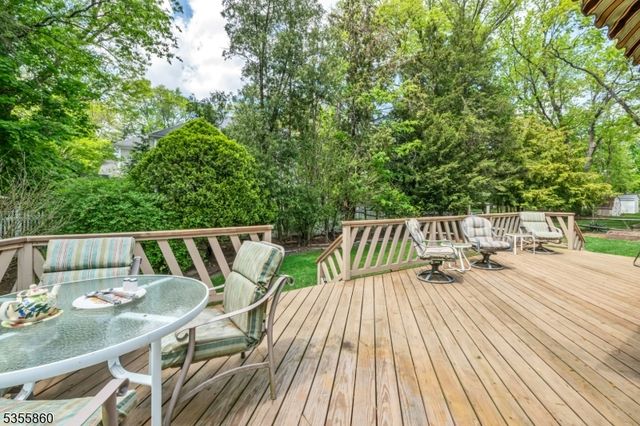 7 Chestnut Pl, Hohokus Boro, NJ 07423