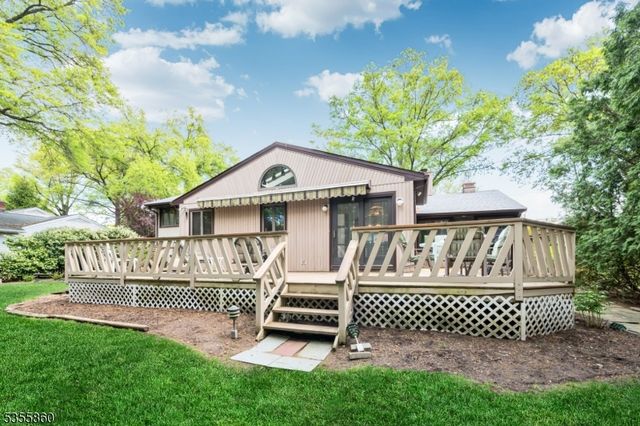 7 Chestnut Pl, Hohokus Boro, NJ 07423