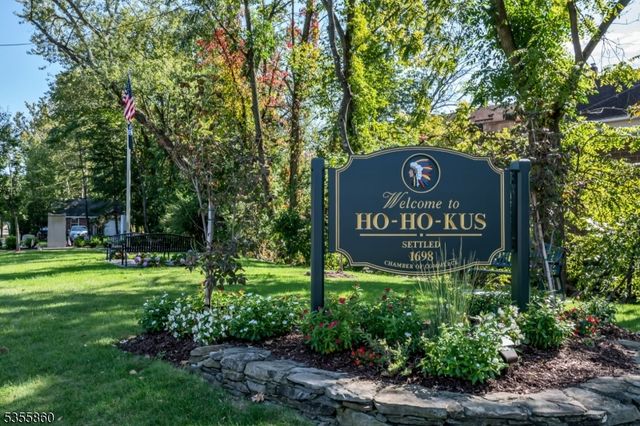 7 Chestnut Pl, Hohokus Boro, NJ 07423