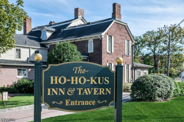 7 Chestnut Pl, Hohokus Boro, NJ 07423