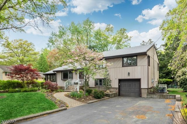 7 Chestnut Pl, Hohokus Boro, NJ 07423