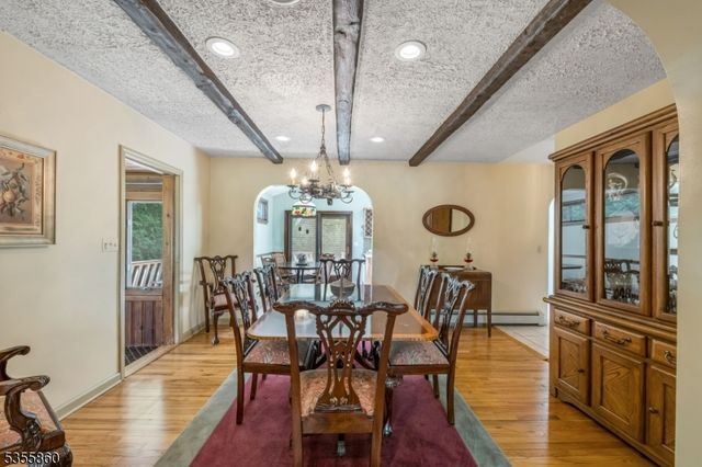 7 Chestnut Pl, Hohokus Boro, NJ 07423