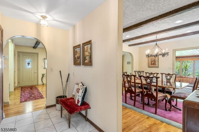 7 Chestnut Pl, Hohokus Boro, NJ 07423