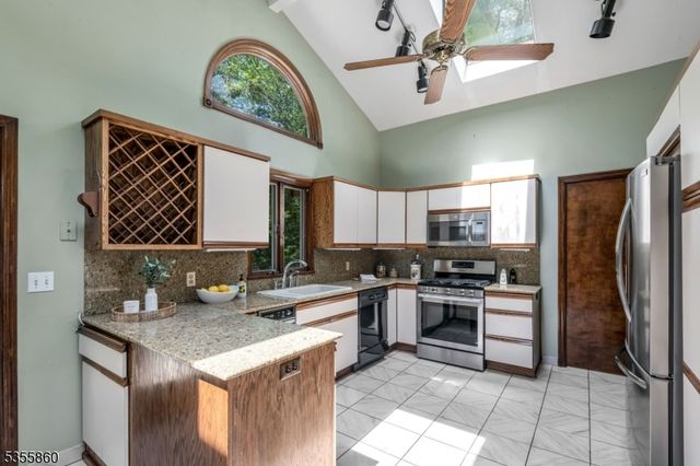 7 Chestnut Pl, Hohokus Boro, NJ 07423