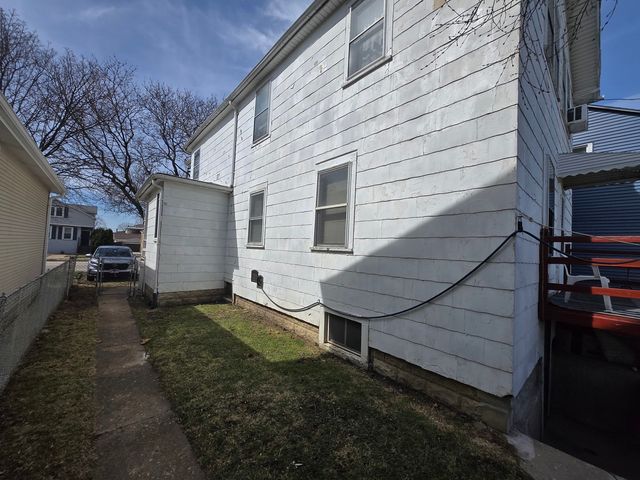 2531 N 75th Avenue, Elmwood Park, IL 60707
