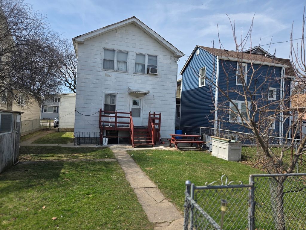 2531 N 75th Avenue, Elmwood Park, IL 60707