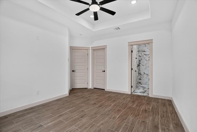 5849 Black Pine Circle, Granbury, TX 76048
