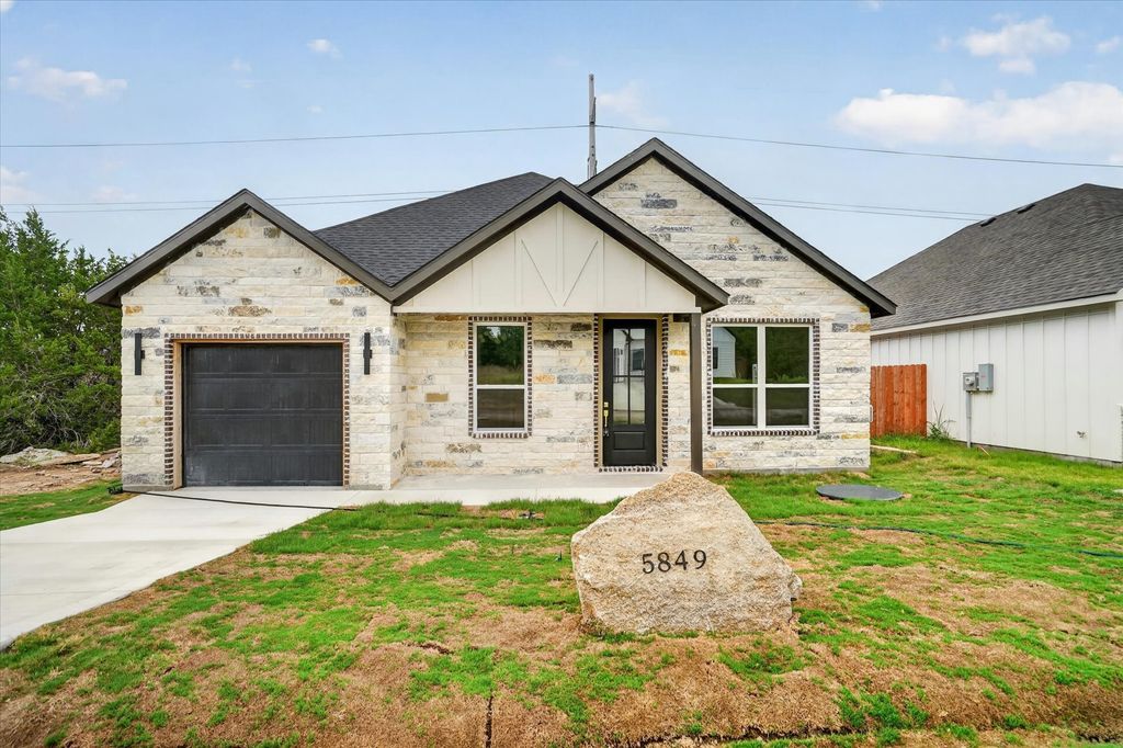 5849 Black Pine Circle, Granbury, TX 76048